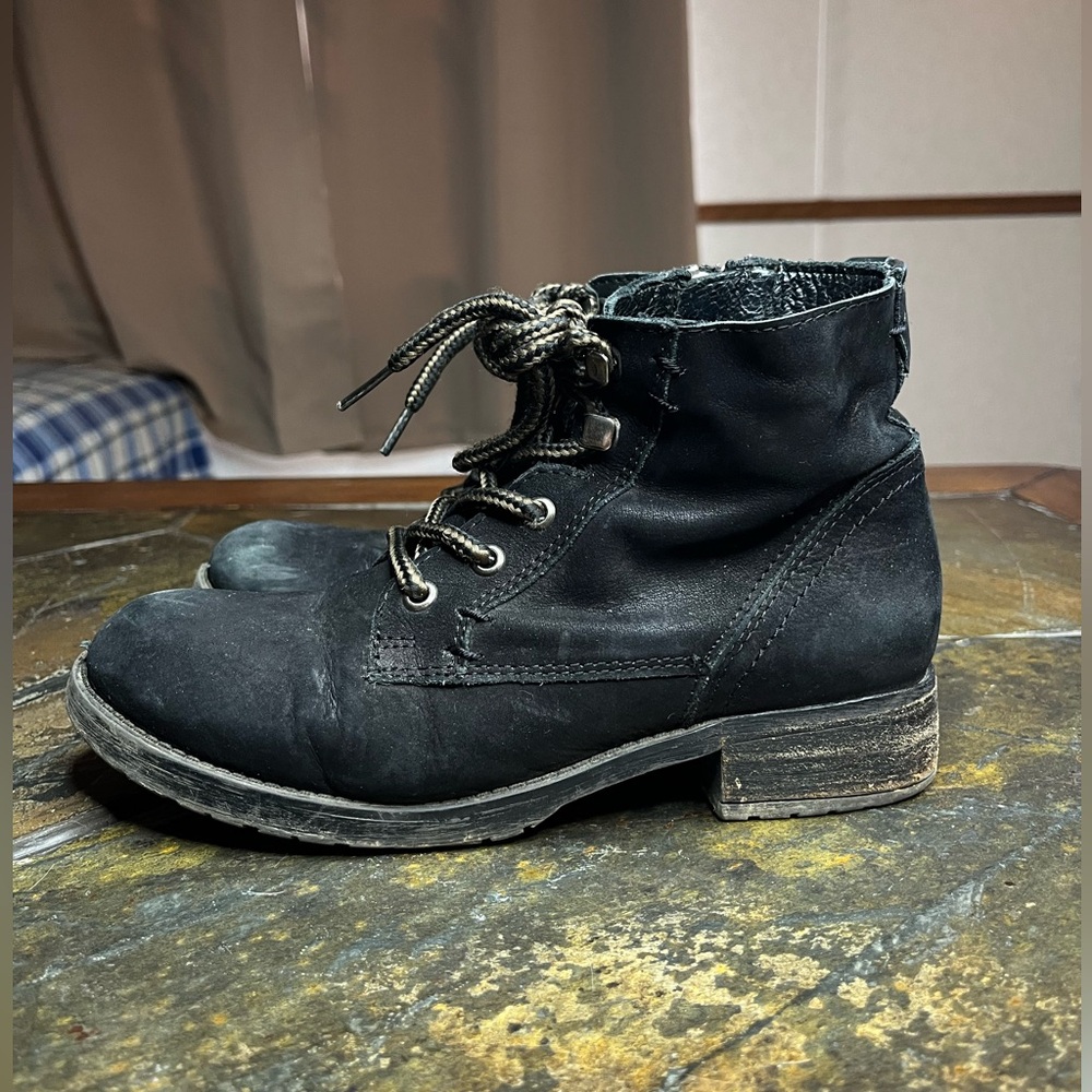 Black Suede Steve Madden Grunge Zip-Up Ankle Booties Size 7.5